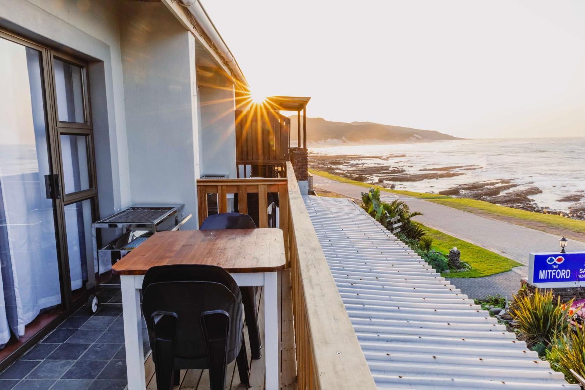 Mitford-On-Sea Aparthotel มอร์แกนส์เบย์ ภายนอก รูปภาพ
